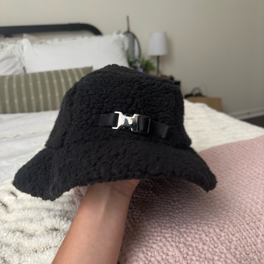 Lululemon Sherpa Bucket Hat